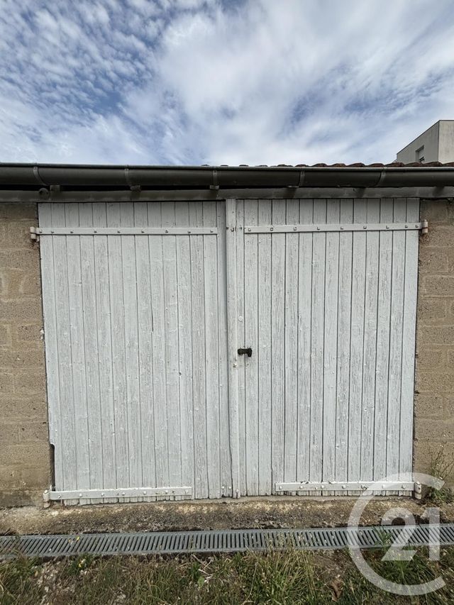 parking à louer - 15.0 m2 - MOULINS - 03 - AUVERGNE - Century 21 Pierre Immobilier